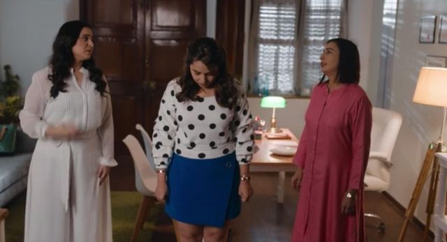 The mini skirt blue Siddhi Patel Maanvi Gagroo in Four More  