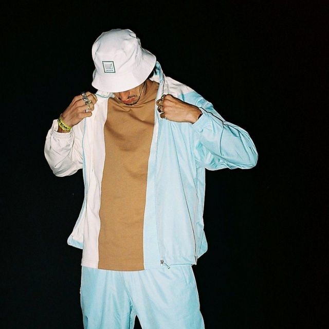 Le bas de jogging Lacoste x Golf Le Fleur porté par Roméo Elvis  sur son compte Instagram @elvis.romeo 