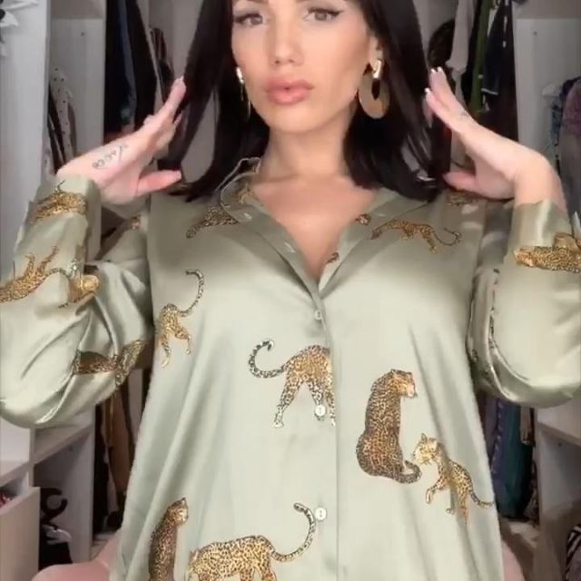 The shirt leopard print worn by Manon Marsault on his account Instagram @manontanti