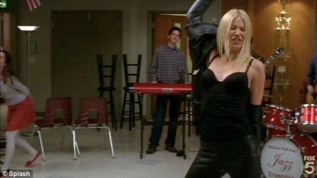 The body black worn by Holly Holliday (Gwyneth Paltrow) in the series Glee (S02E15)