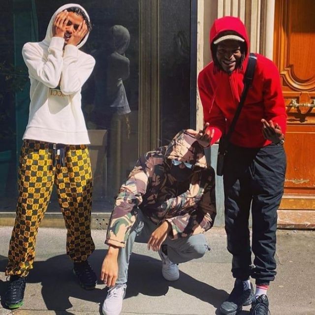 The black pants and yellow Haculla Luv Resval on the account Instagram of @fc_luvresval