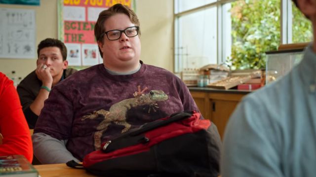 The t-shirt gecko from Eric Perkins (Jack Seavor McDonald) in My first time (S01E06)