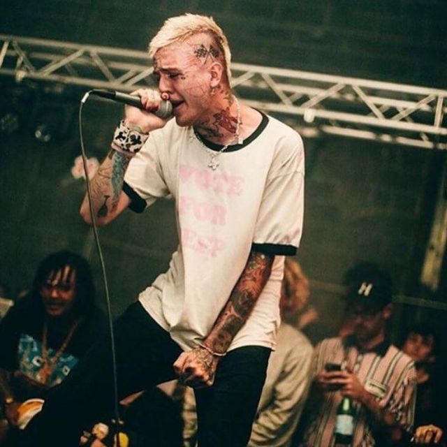 The t-shirt 'Vote for Peep' worn by Lil Peep on the account Instagram of @lilpeepgallery