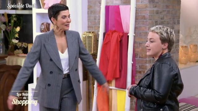 The whole suit jacket and gray pants with stripes blue Cristina Còrdula in the show " The Queens of shopping