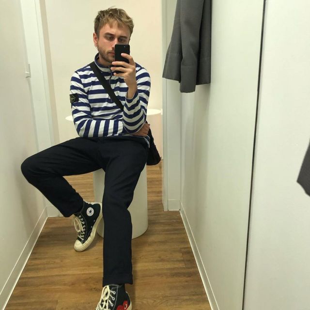 The sweater with zip Supreme X Stone Island worn by Alexandre aka Laroutine on his account Instagram @laroutineyt 