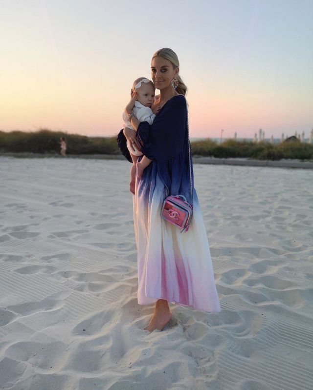 Maxi Dress Blue of Laura Wills on the Instagram account @thefashionbugblog