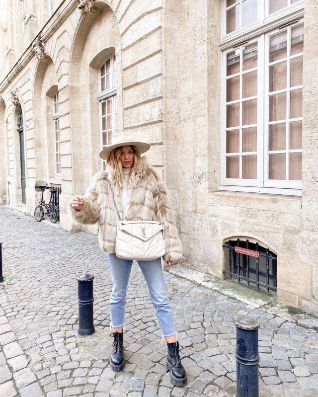 Les boots Dr. Martens à pla­te­formes portées par Chloé Allain sur son compte Instagram @chlosertoyou