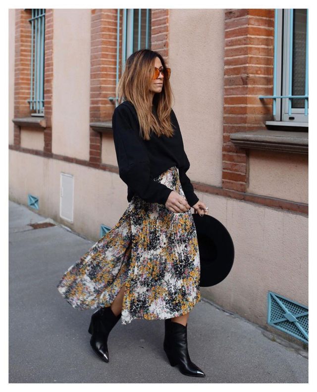 The midi skirt, Pleated with Flowers from Cindy on his account Instagram @boho_addict