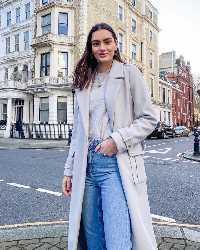 Long­line Coat Grey of Patricia on the Instagram account @peexo