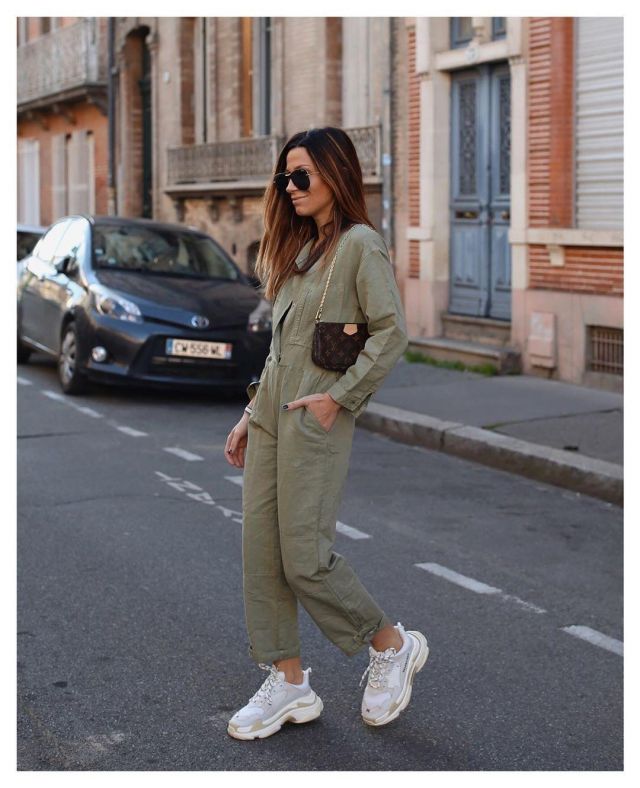 The bag Louis Vuitton worn by Cindy on his account Instagram @boho_addict