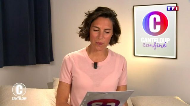 El suéter fino manga corta rosa pálido de Alessandra Sublet en C'est Canteloup el 05.05.2020