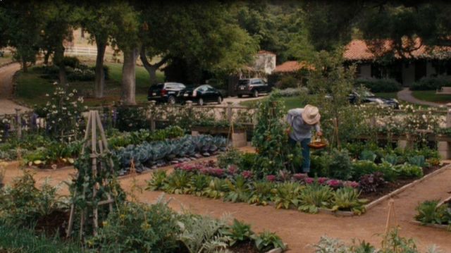 Élevée lit de jardin utilisé par Jane Adler (Meryl Streep) dans C'est Compliqué