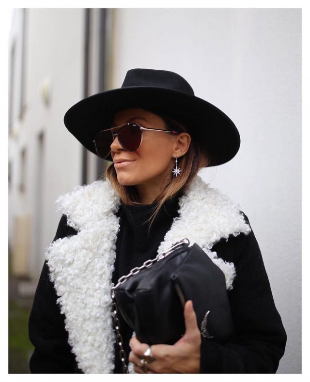 Les boucles d'o­reilles Thomas Sabo étoile & lune de Cindy sur son compte Instagram @boho_addict