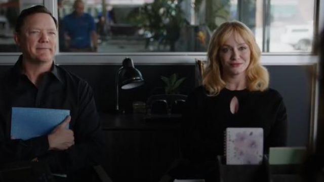Suéter de cuello de tortuga ojo de cerradura usado por Beth Boland (Christina Hendricks) en Good Girls Temporada 3 Episodio 11