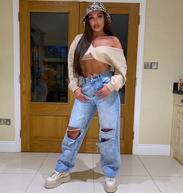 Asos Design Snake Print Buck­et Hat of Jesy Nelson on the Instagram account @jesynelson May 5, 2020