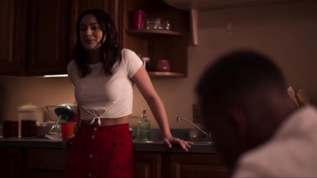 The white t-shirt with bow on the front of Katie (Camila Mendes) in Lies and betrayals