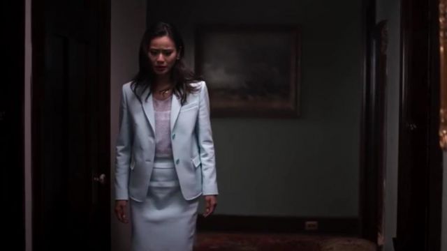 The skirt taupe white Julia (Jamie Chung) in Lies and betrayals