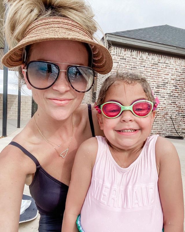 All In Sunglasses of Ashlee Nichols on the Instagram account @ashleeknichols