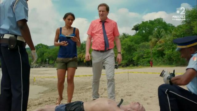 The gray pants worn by the Inspector-in-chief Jack Mooney (Ardal O'hanlon) in Murder in paradise (S07E03)