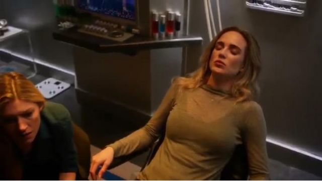 Grey Sheer Ribbed Turtleneck worn by Sara Lance (Caity Lotz) in DC's Legends of Tomorrow Season 5 Episode 11