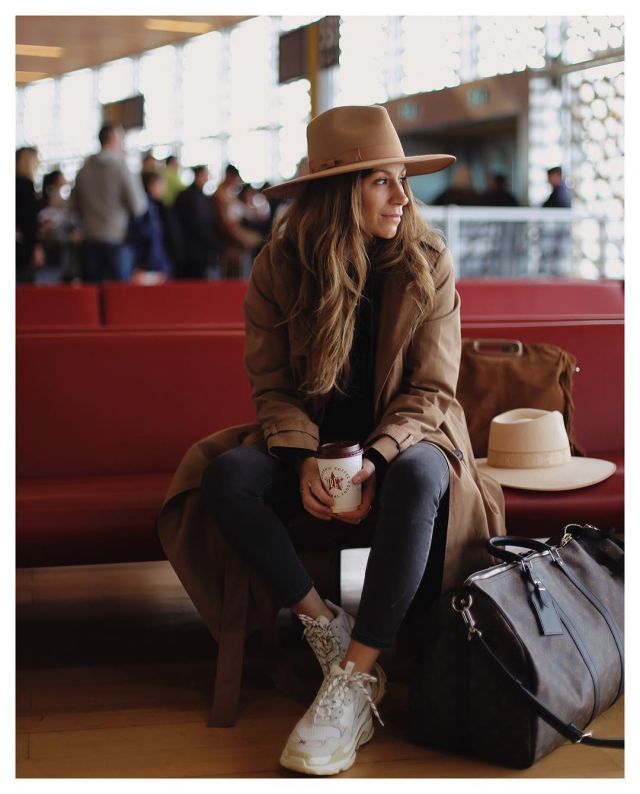 The jeans Topshop Jamie in Faded Black Cindy on her account Instagram @boho_addict