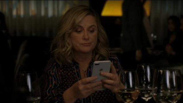 Apple iPhone used by Abby (Amy Poehler) in Wine Country