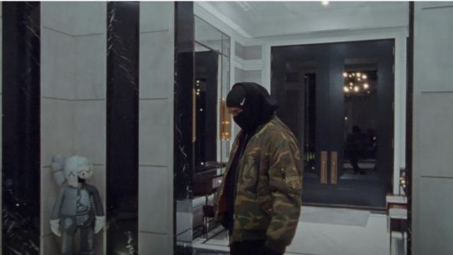Nike Pro Hy­per­warm Hood worn by Drake in Toosie Slide music video