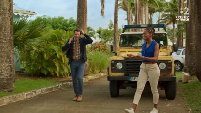 Le blazer bleu de DI Neville Parker (Ralf Little) dans Meurtres au paradis (S09E07)