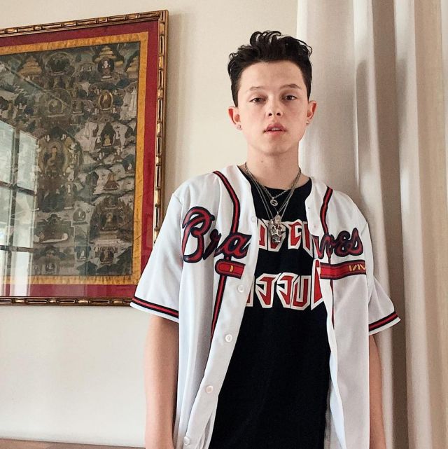 The collar Gucci Wolf worn by Jacob Sartorius on his account Instagram @jacobsartorius 