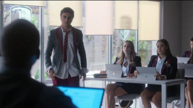Microsoft Surface Pro used by Rebeca (Claudia Salas) in Elite (S03E06)