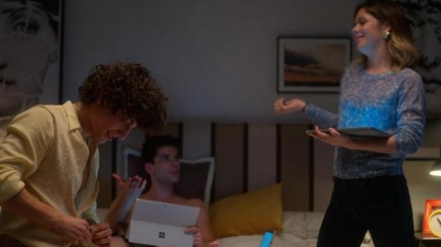 Microsoft Surface Pro utilisé par Ander (Arón Piper) dans l'Élite (S03E05)