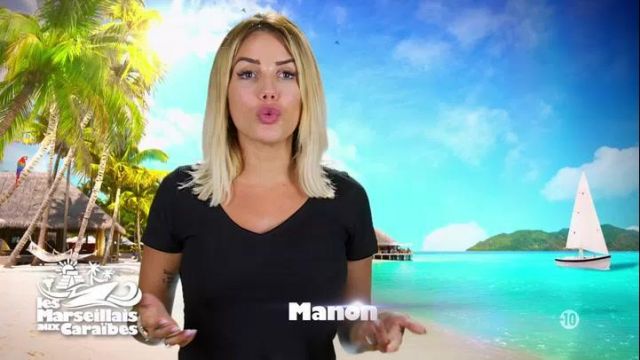 The black t shirt v neck Manon Tanti in Marseille in The