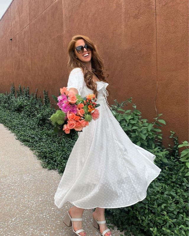 Sleeve Ruf­fled Long Dress­es of Tara Gibson on the Instagram account @themrsgibby