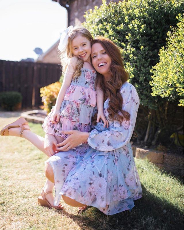 Flo­ral Print Faux Wrap Dress of Tara Gibson on the Instagram account @themrsgibby