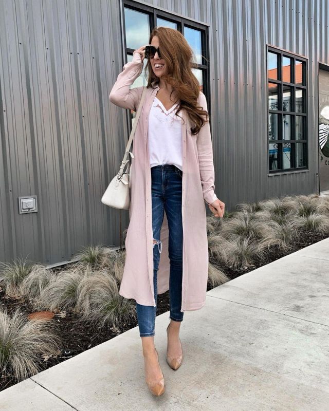 Vigoss Skin­ny Jeans of Tara Gibson on the Instagram account @themrsgibby