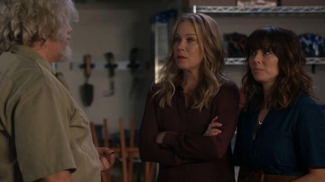 Long Sleeved Blouse worn by Jen Harding (Christina Applegate) in Dead to Me Season 2 Episode 3