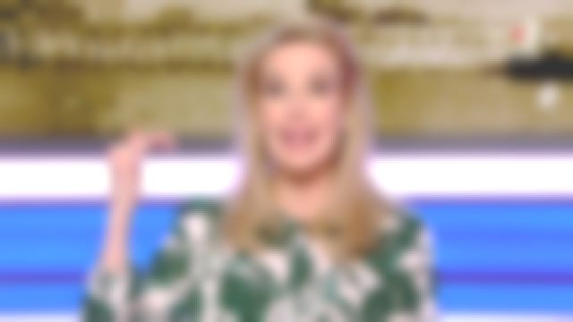 La chemise col rond imprimé feuillage en crêpe Vert de Sidonie Bonnec dans Tout le monde à son mot à dire le 11.05.2020