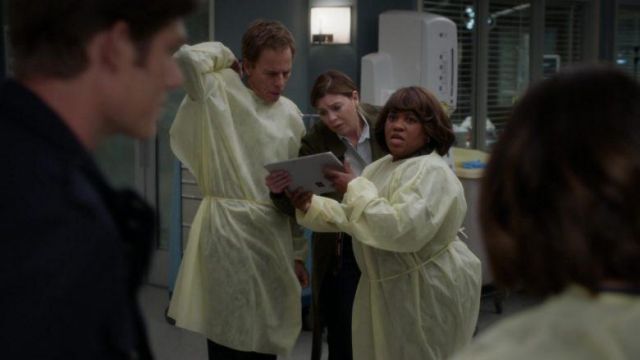 Microsoft Surface Pro used by Dr. Meredith Grey (Ellen Pompeo) in Grey's Anatomy (S16E10)