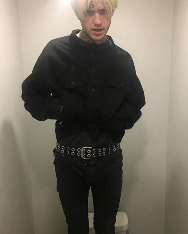 Plain jacket worn by Lil Peep on his Instagram account @hugmepeep