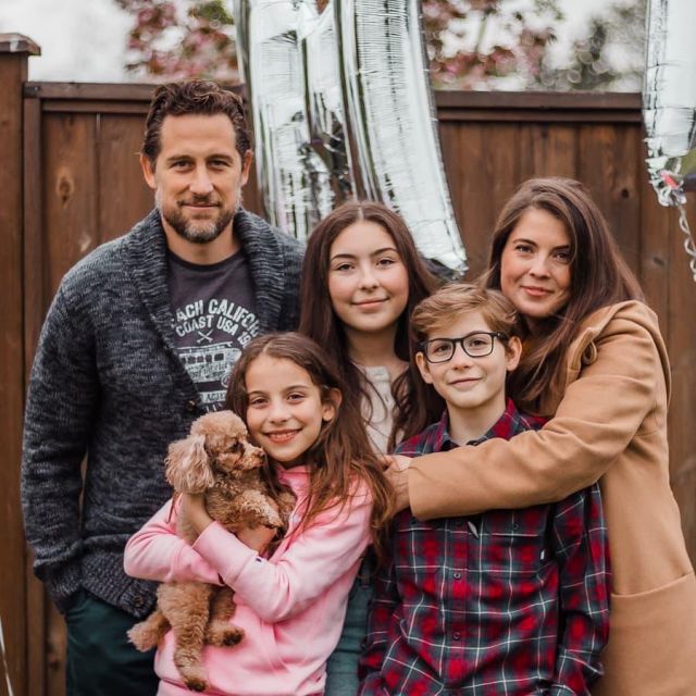 The red shirt and grey plaid with grey button Jacob Tremblay on his account Instagram @jacobtremblay