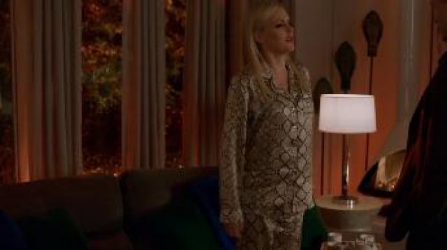 Snake Print Pa­ja­mas worn by Alexis Carrington (Elaine Hendrix) in Dynasty Season 3 Episode 20