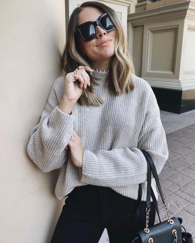 Grey Sweater of Ashley Robertson on the Instagram account @ashleyrobertson