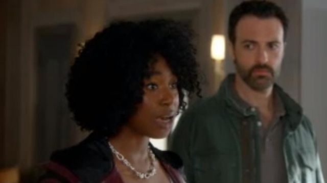 White/silver necklace worn by Taylor Harding (Kirby Howell-Baptiste) in Why Women Kill (S01E04)