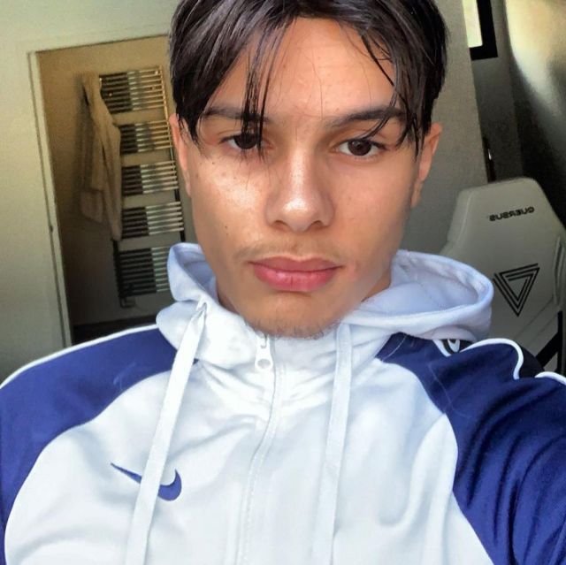 The Nike jacket worn by Srambad on his account Instagram @prism_srambad