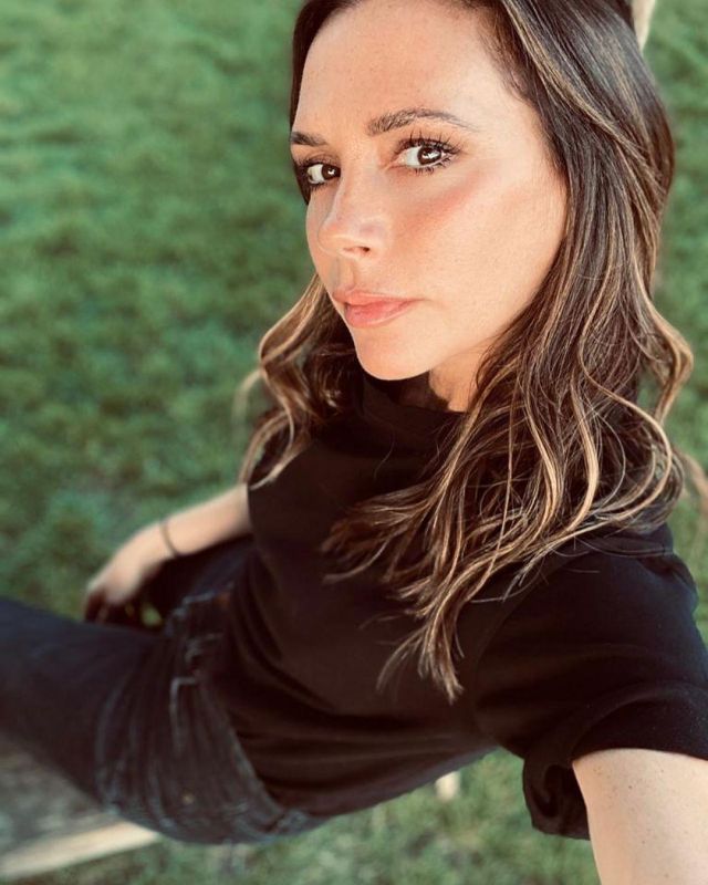 Victoria Beckham The Vic­to­ria Tee In Black worn by Victoria Beckham Instagram May 12, 2020