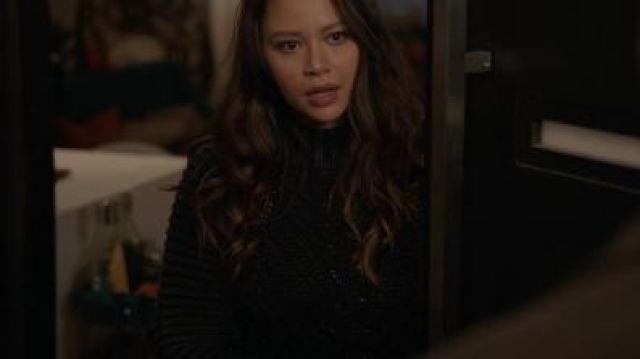 Black Turtle­neck Sweater worn by Lucy Chen (Melissa O'Neil) in The Rookie Season 2 Episode 19