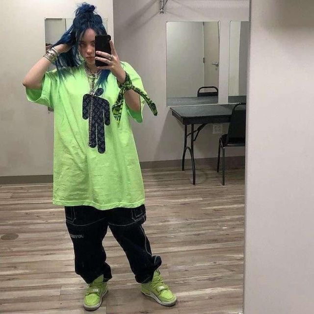 The wide legged pants worn by Billie Eilish account on the Instagram of @lifitlovee
