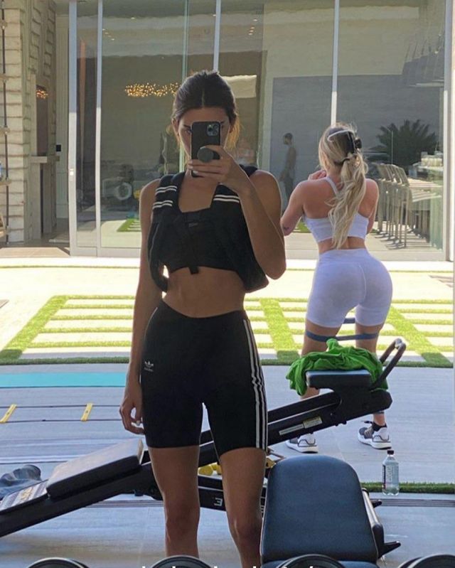 Adidas Originals Vélo Shorts portés par Kendall Jenner Instagram Histoire 13 Mai 2020