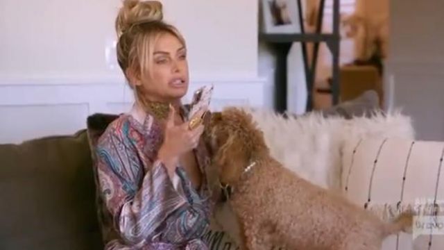 Violet imprimé Cachemire Blazer porté par Lala Kent dans Vanderpump Règles Saison 8 Épisode 19