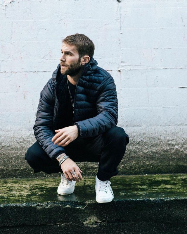 Black Hood­ed Puffer Jack­et of Andre Hamann on the Instagram account @andrehamann